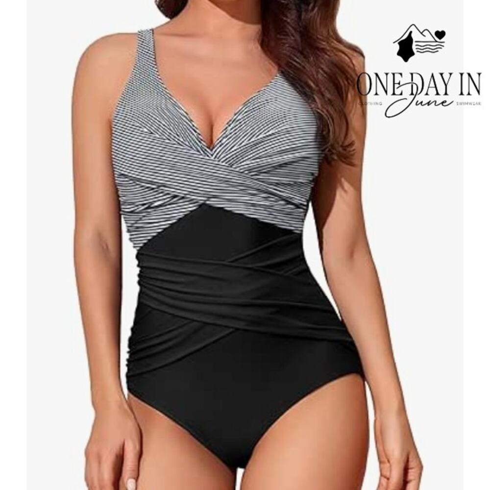 Smismivo Twist Front One Piece Swimsuit Size L
